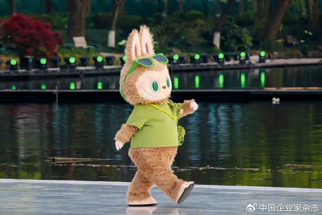 胡润与王宁的绝版Labubu交换，一场收藏界的热议