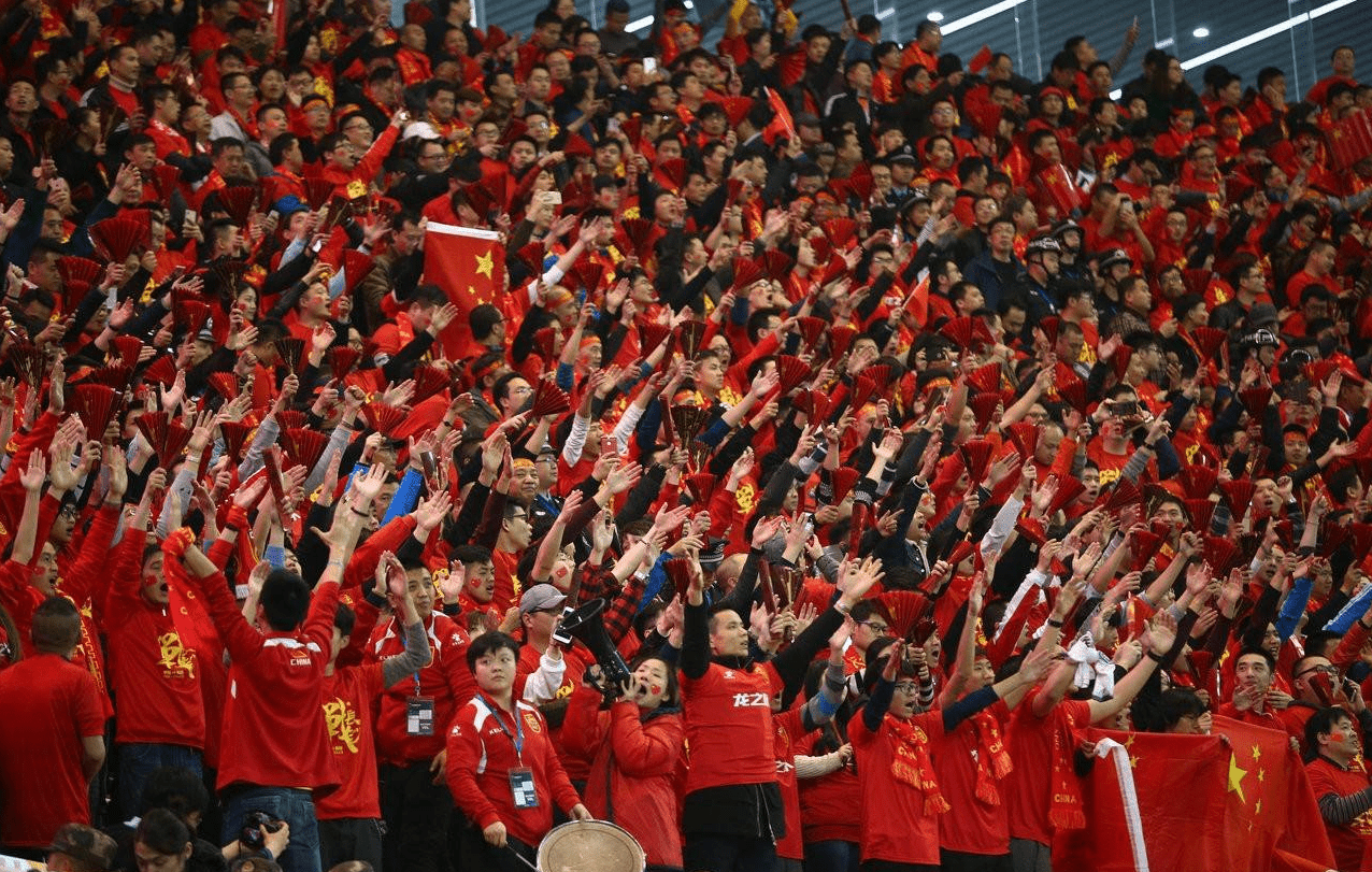 国足末轮5万人观战，热血重燃的足球盛宴