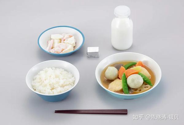 日本部分学校午餐减少供应米饭，背后的原因与影响