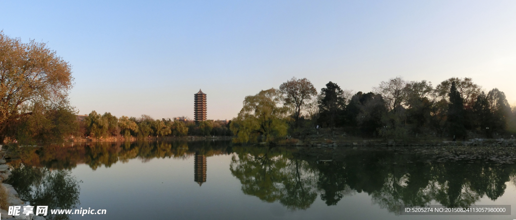 北京大学未名湖，历史底蕴与现代风采的完美融合