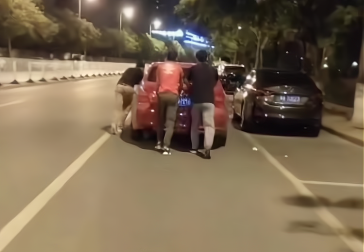 喝酒推车回家，那些夜晚的醉与归