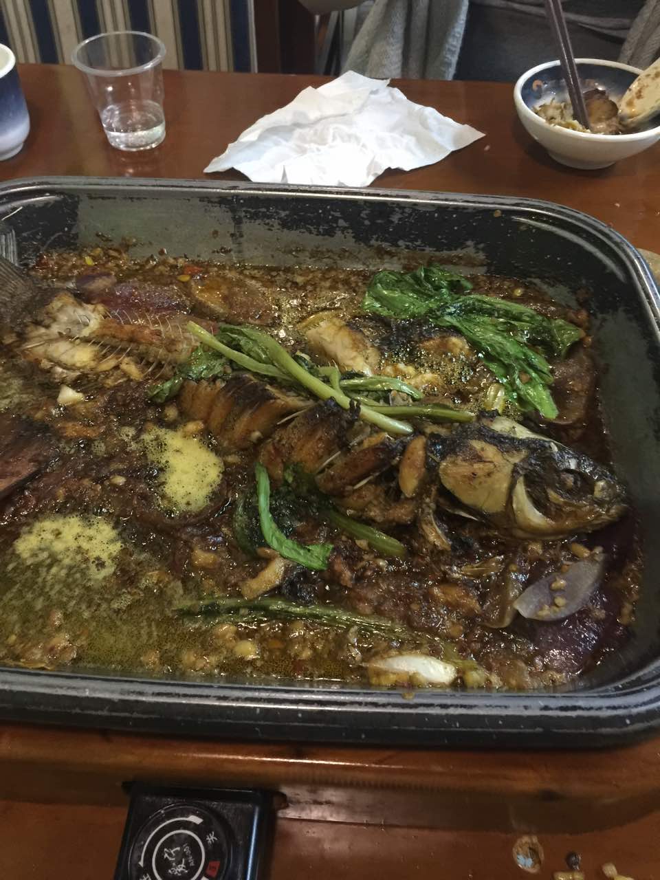 大鱼顺水游进烧烤店，一场味蕾与自然的奇妙邂逅