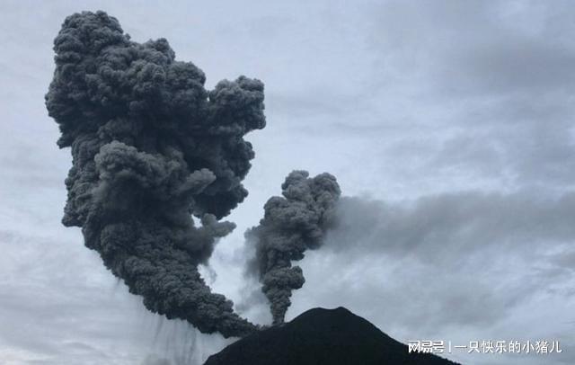 火山喷发灰柱，揭秘一万米高空的壮观景象