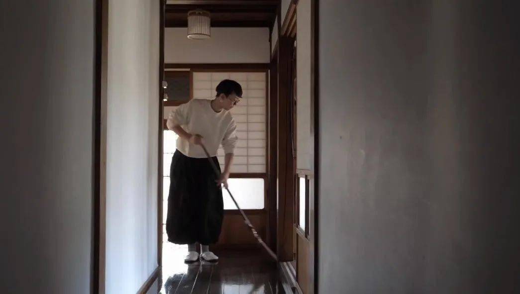 家政阿姨打扫房屋，将物品洗劫一空？真相究竟如何？