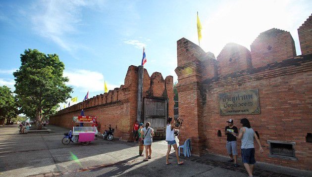 泰国塔佩门，历史、文化、旅游的魅力展现
