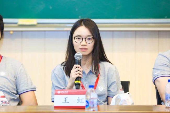王虹已身兼两所顶级研究所终身教授，学术巅峰的闪耀之星