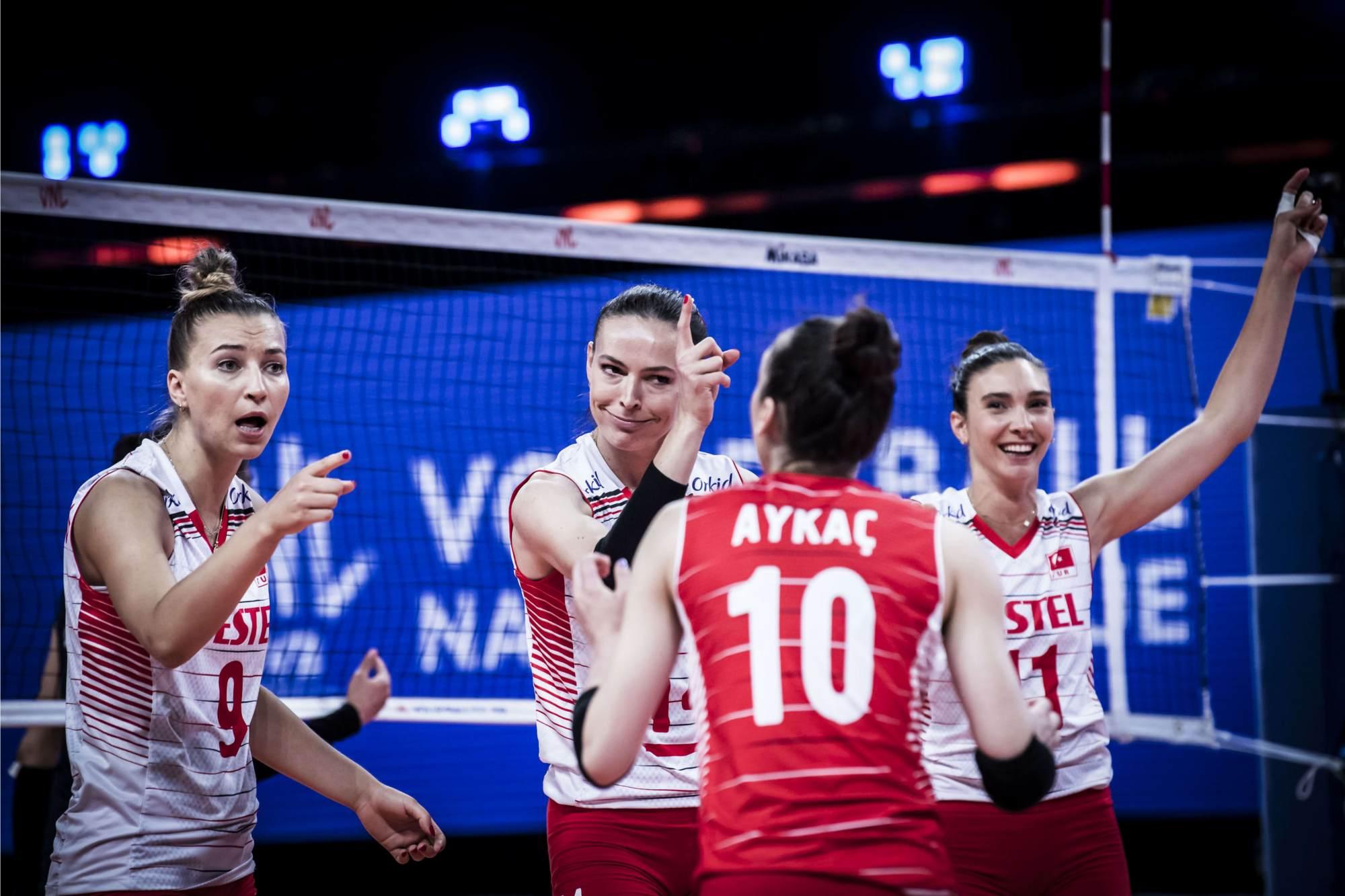 中国女排3-1逆袭日本女排，钢铁意志的胜利之歌