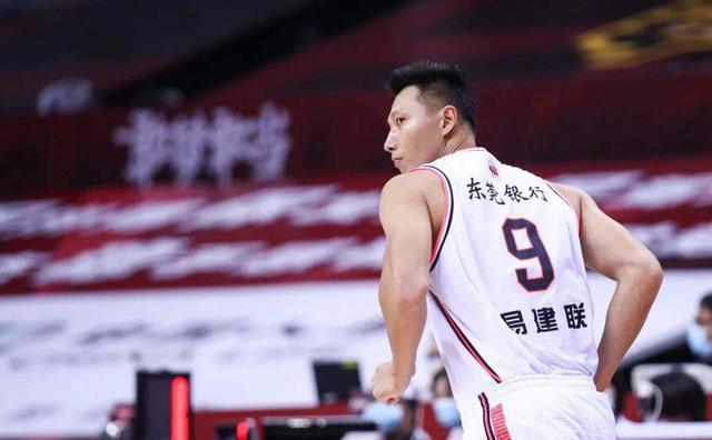 一、易建联，篮球场上的巨星，播放的传奇