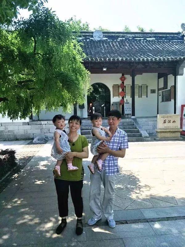 雨中跪地，常州队教练的坚韧与决心