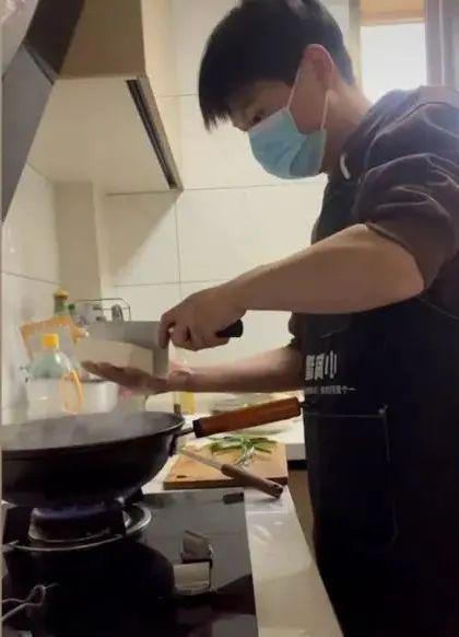 包月800元上门做饭，现代都市的便捷美食新风尚