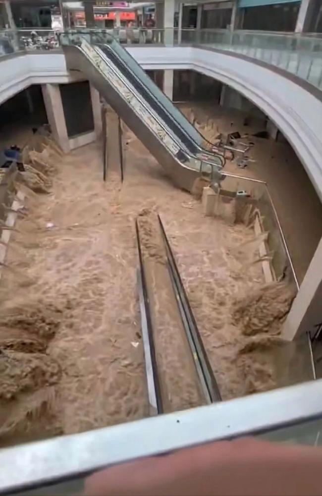 贵州榕江县城最大商场遭遇洪水侵袭纪实