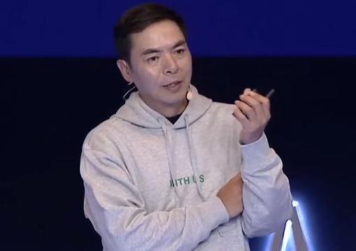 张小龙跳海救人走红，英勇之举燃爆全网