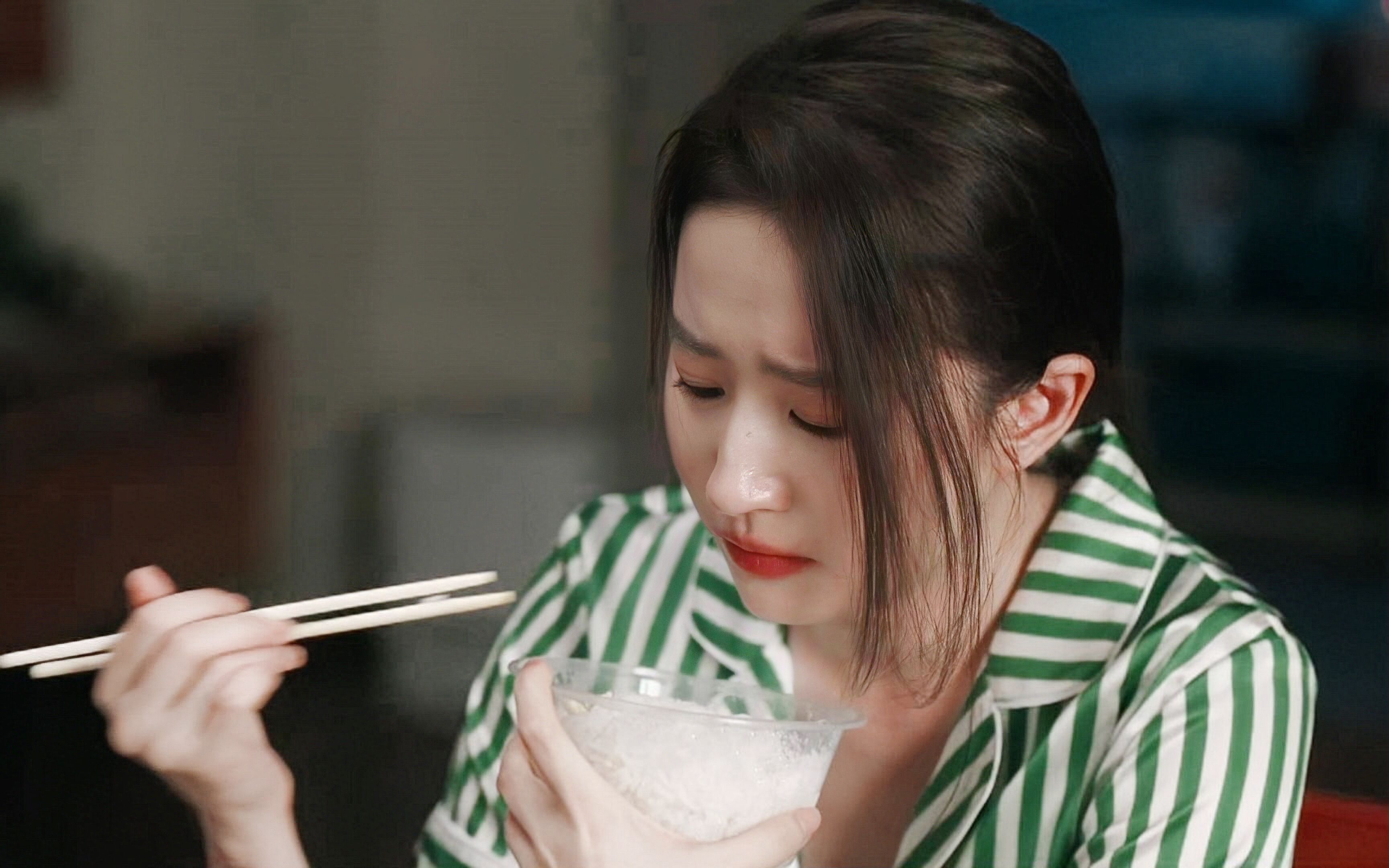 刘亦菲的餐桌时光，品味生活与美食的交融