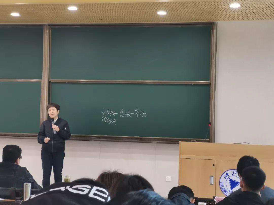 浙大副教授相亲要求女方需为00后形象佳，探讨背后的社会现象与观念变迁