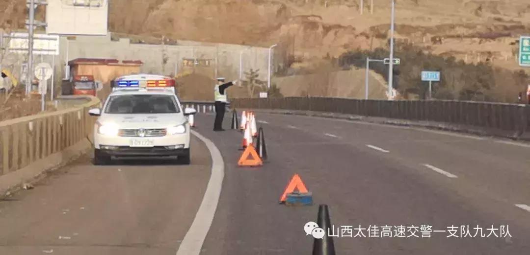 大巴车误闯神秘隧道，一场惊心动魄的探险之旅