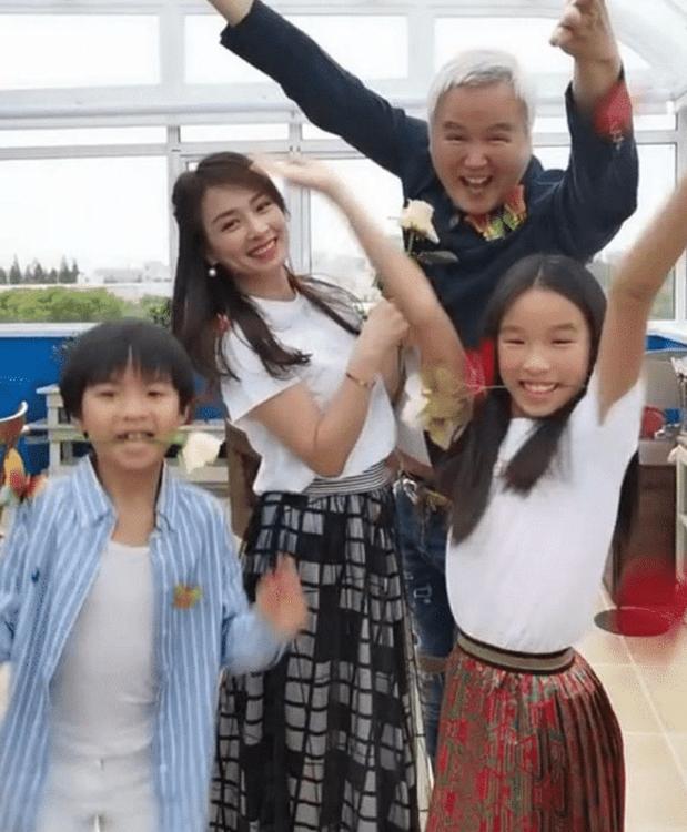 张庭女儿回应被说丑，自信闪耀网络时代
