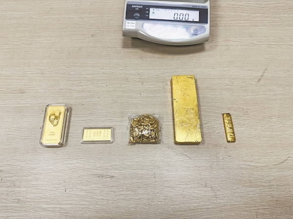 快递员弄丢金饰吓傻，事件背后的反思与启示