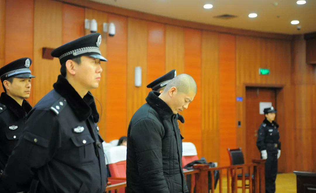 辅警给KTV报信获刑事件分析