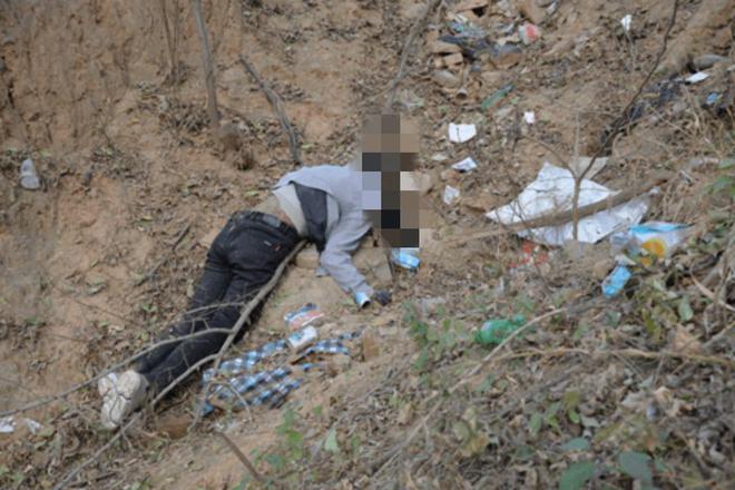 树林中发现无名男尸，迷雾重重的案件探究