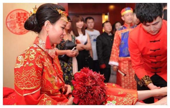 印度婚礼惊魂，男子迎娶新娘竟遭调包成岳母