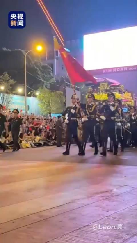解放军仪仗司礼大队亮相越南，深化友谊与合作的见证