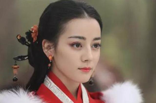 揭秘黄杨钿甜真名叫什么，星途璀璨背后的真实姓名揭晓