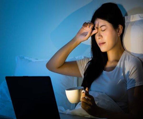 警钟长鸣，29岁女生因熬夜与压力引发的闭经反思